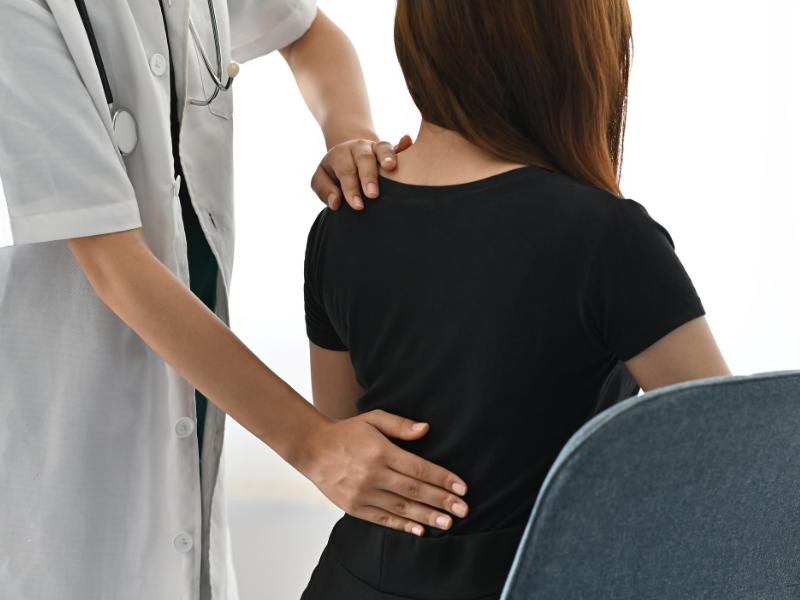 Espondilólise: o que é, sintomas e quando a cirurgia é indicada?